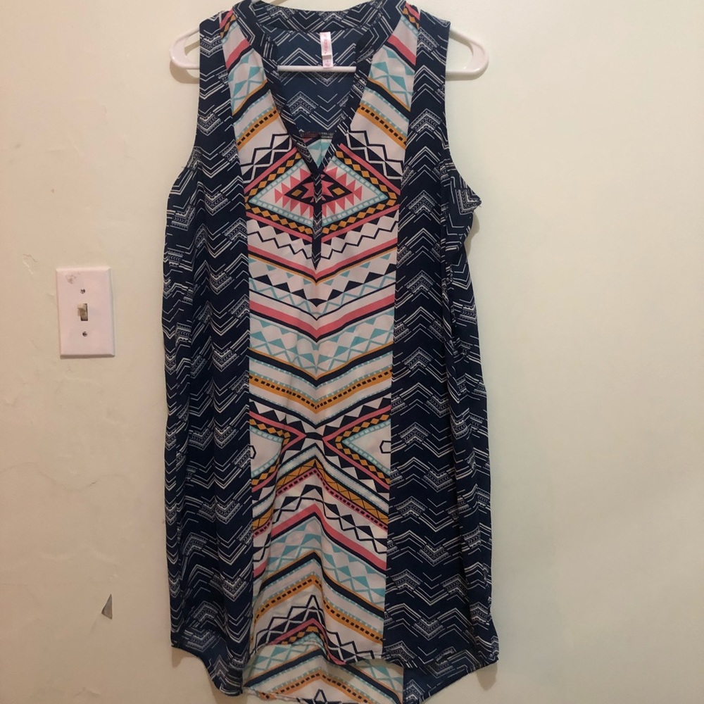 Sleeveless patterned dress